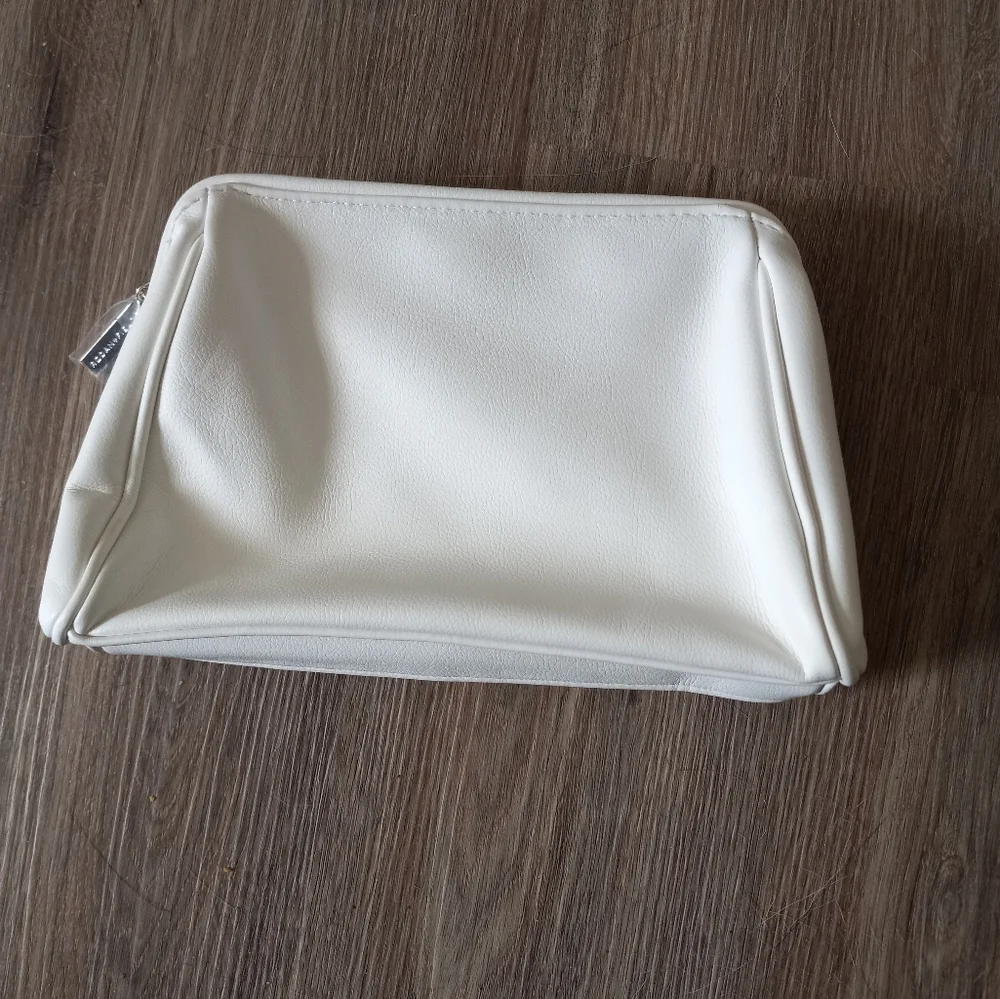 Rodan + Fields Cosmetic Make-Up Bag - Picture 5 of 7